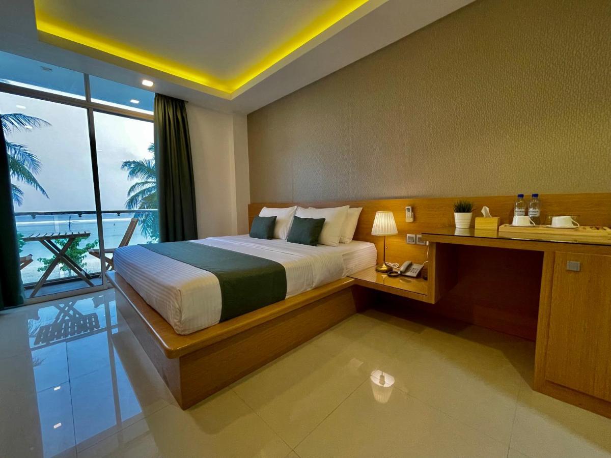 Huvan Beach Hotel At Hulhumale Exterior foto
