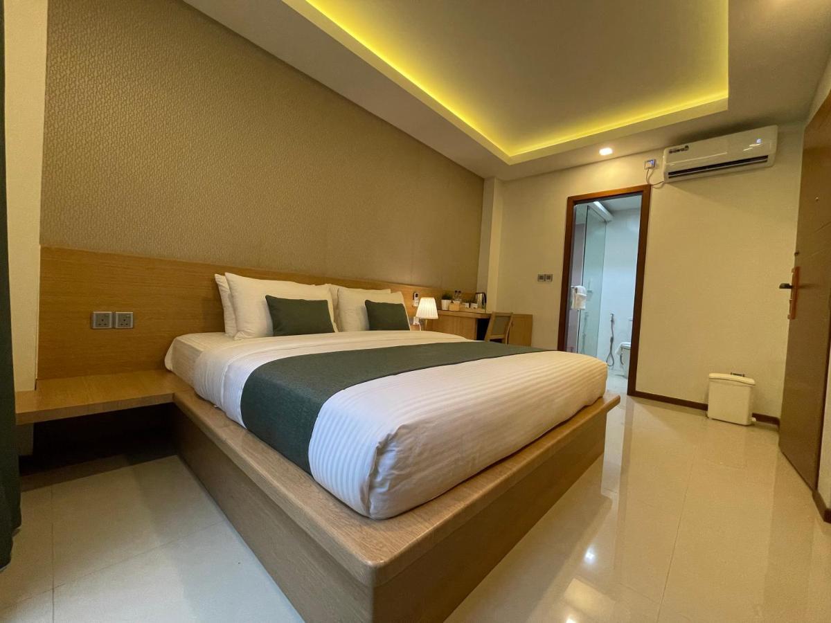 Huvan Beach Hotel At Hulhumale Exterior foto