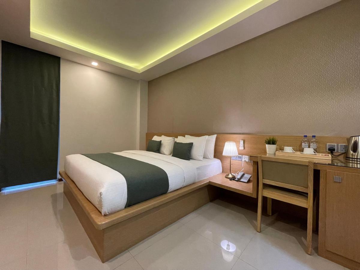 Huvan Beach Hotel At Hulhumale Exterior foto